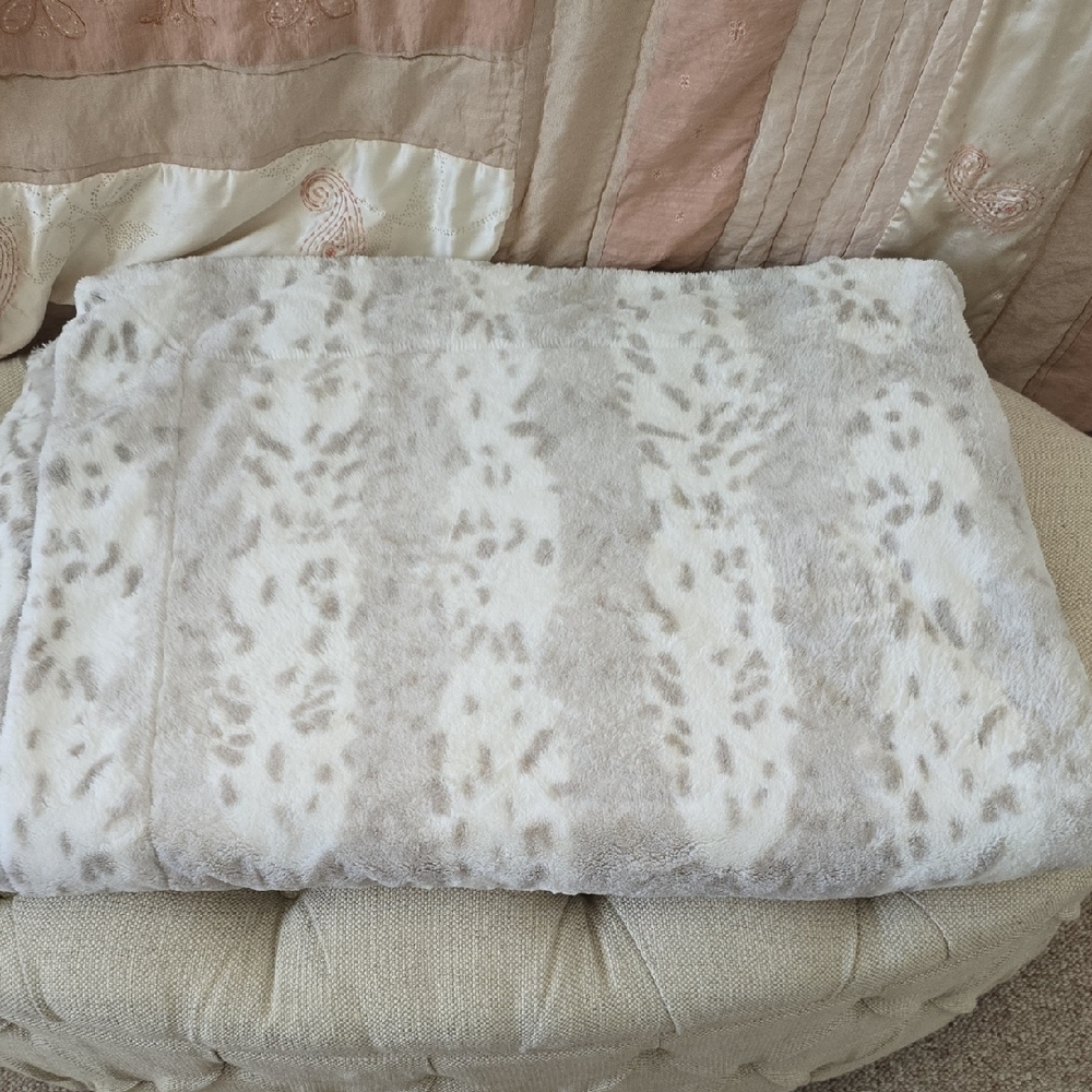 Minky Couture: Snow Leopard, Grande
